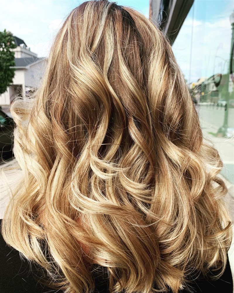 I Wanna Swing From the Chandelierrr 🎶 @ Chandelier Hair Studio - Mindshair  - ManeReviews.com